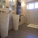 De la pierre dans la salle de bain, pas si compliqué que cela !