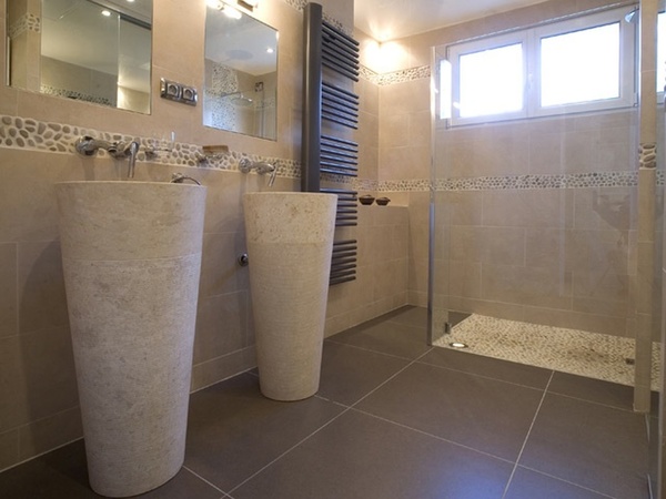 De la pierre dans la salle de bain, pas si compliqué que cela !
