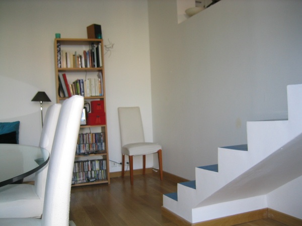 Exemple d’un "avant" de possibilité d’aménagement sous escalier