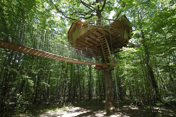Au petit matin, votre panier de petit déjeuner vous attend au bout de la corde (cabane des Demoiselles)