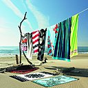 Des draps de plage pour tous les goûts. 100% coton, d’une épaisseur variant de 350 à 440 g/m2 selon le modèle. Alinéa.