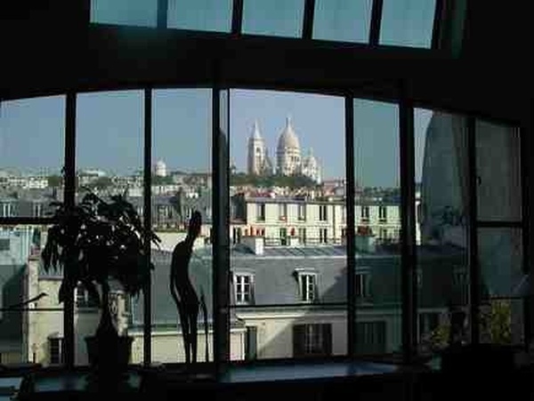 Atelier d'artiste parisien avec vue sur le Sacré Cœur