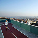 La piste de jogging de 400 mètres perchée sur la terrasse panoramique