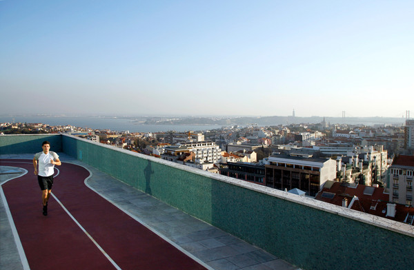 La piste de jogging de 400 mètres perchée sur la terrasse panoramique