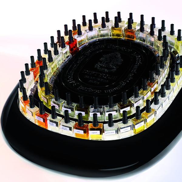 R'Pure collabore régulièrement avec Diptyque pour concevoir scénographies éphémères, flacons de parfums et nouvel univers graphique.