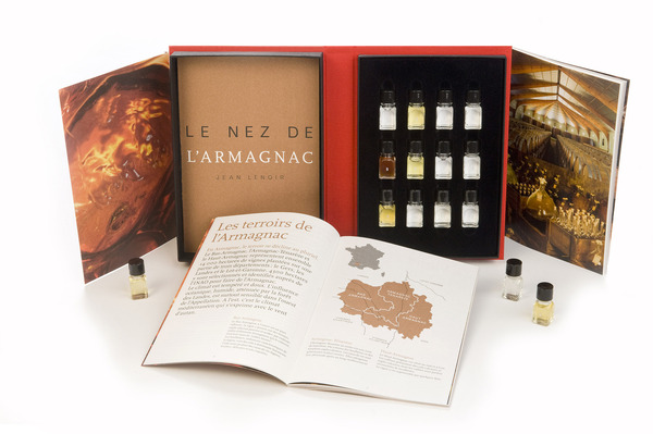 Un livre et 12 fioles pour découvrir l'Armagnac, eau de vie gasconne sept fois centenaire