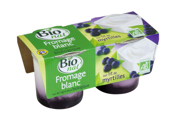 100% bio, le fromage blanc Bio Nat' coiffe ici un lit de myrtilles