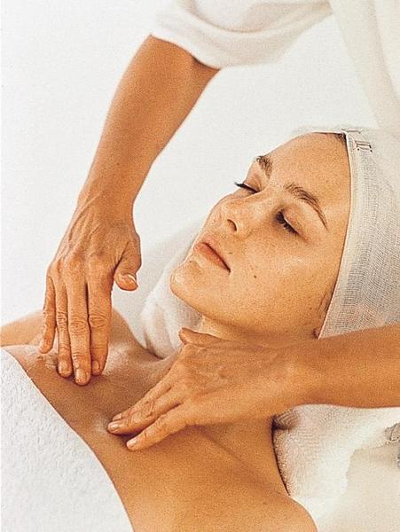 L'extraordinaire soin shiatsu lumière pour obtenir instantanément un visage détendu et apaisé