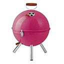 Un barbecue rose bonbon. Barbecue à charbon. Couvercle clipsable sur le support pour un transport facile. 19,90 €. BB Grill. Leroy Merlin. www.leroymerlin.fr
