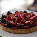Tarte aux fruits rouges, pâte brisée sucrée.
