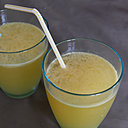 Le citron est très souvent utilisé dans les boissons rafraichissante soit en rondelle soit en jus. Pensez au citron vert.