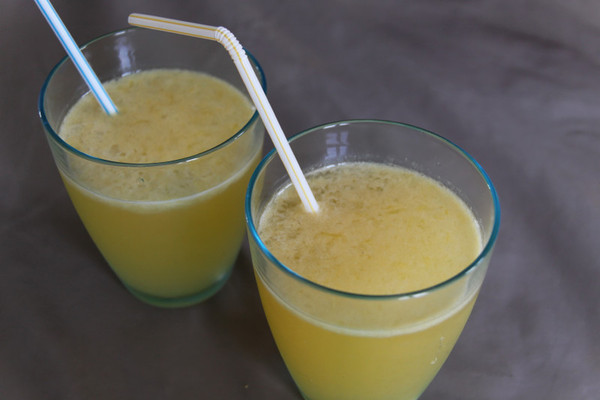 Le citron est très souvent utilisé dans les boissons rafraichissante soit en rondelle soit en jus. Pensez au citron vert.