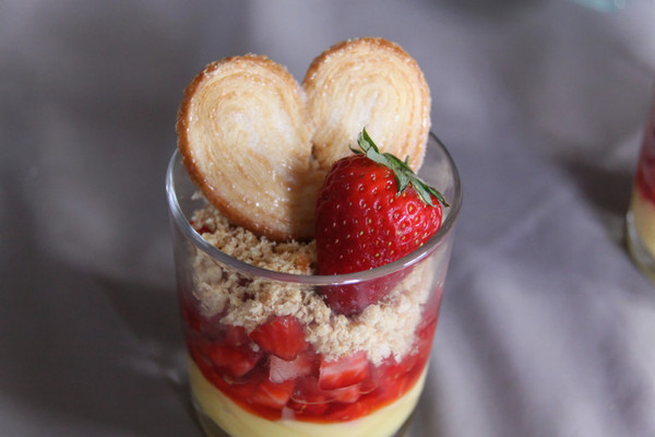 Les verrines de fraises au lemon curd et aux palmitos : régressif !
Découvrez la douceur des fraises avec l'acidité du citron, un régal !