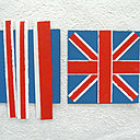 Déchirez les papiers avec une règle et collez les bandes bicolores