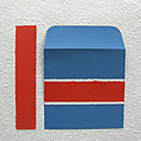 Collez 1 bande bicolore sur l'enveloppe pour écrire l'adresse du destnataire