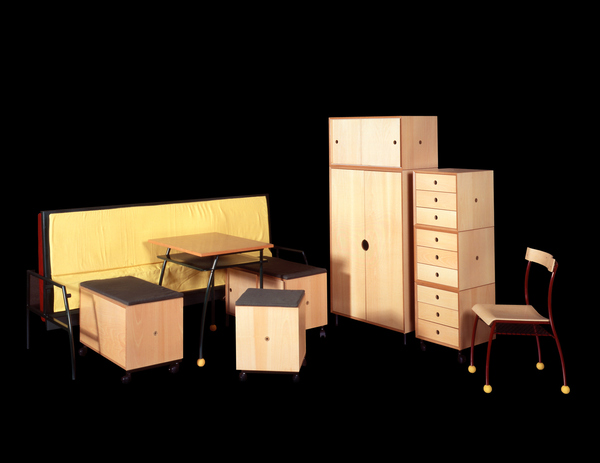 Projet de mobilier de prison dessiné par Bernard Moïse, présenté au Centre Georges Pompidou en
1995