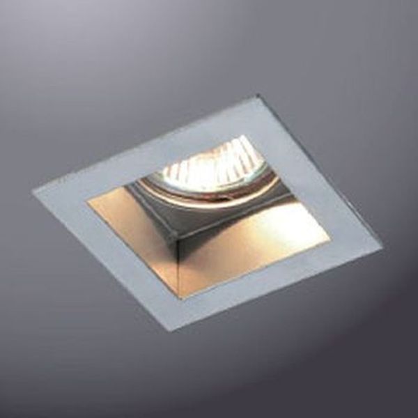 Parmi les éclairages techniques,un large choix de spots à encastrer comme le Plano de Wever et Ducré