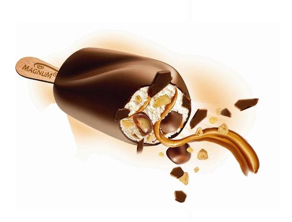 Star des cinémas, le MagnumT aux noisettes; son bâtonnet incorpore des pépites de chocolat et des morceaux de noisette et d’amandes caramélisés