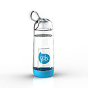 « Gobi » propose une nouvelle façon de boire de l’eau tout au long de la journée, moins chère, plus écologique et plus créative qu’en utilisant des gobelets et bouteilles jetables.  Eco-conçu, il peut être personnalisé en y glissant une image ou encore une photo. Cédric Ragot/Gobilab  Xavier Moisant, Samuel Degremont, Florence Baitinger. En voie de commercialisation. ©Gobilab