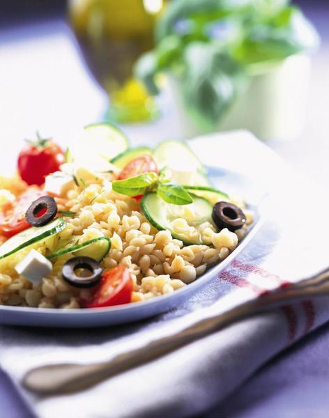 Salade de blé estivale aux couleurs grecques