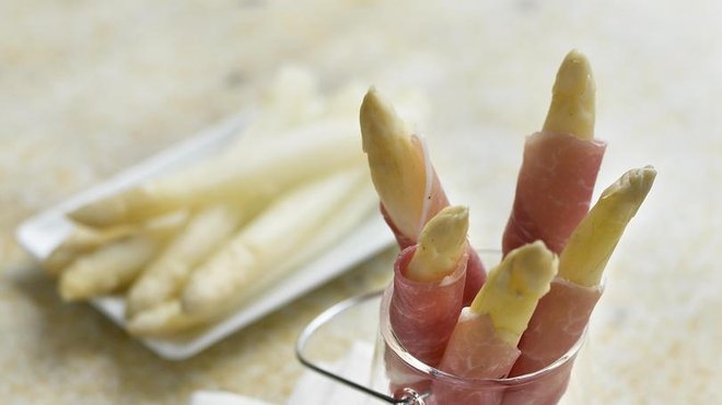 Délicieuse servie avec des poissons, la sauce vierge l’est tout autant avec des asperges Délicieuse servie avec des poissons, la sauce vierge l’est tout autant avec des asperges