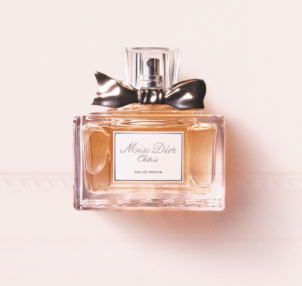 Floral chypré, le nouveau Miss Dior Chérie dont l'égérie n'est autre que Natalie Portman