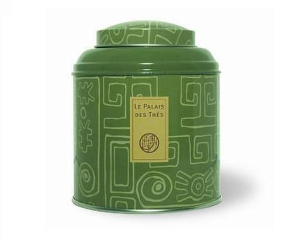 Les plus fameuses créations de la maison se cachent dans 7 boîtes écrins colorées :comme le Thé des Alizés