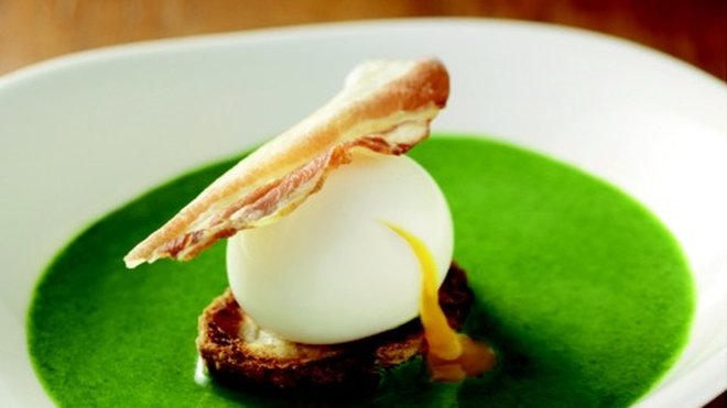 Velouté graphique qui égaierait la table la plus triste Velouté graphique qui égaierait la table la plus triste