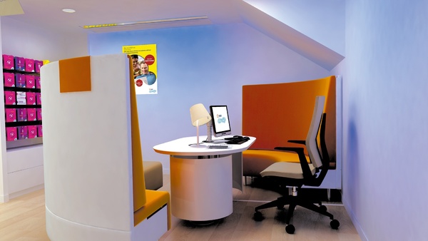 Les zones clients sont ouvertes mais parfaitement insonorisées.