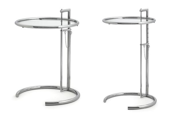 Le pied de table se glisse facilement sous n′importe quelle structure, tandis que le plateau, réglable en hauteur, permet de profiter d′un repas au lit.