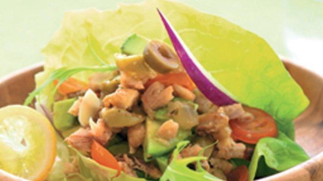 Une salade délicatement assaisonnée au bouquet méridional