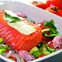 Cuit au court-bouillon et dégusté froid, ce saumon est délicieux accompagné d’un peu de mayonnaise