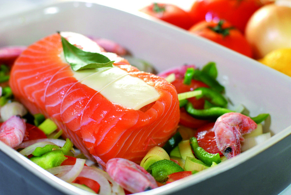Cuit au court-bouillon et dégusté froid, ce saumon est délicieux accompagné d’un peu de mayonnaise