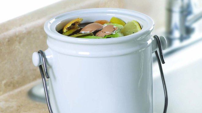 Composter ses épluchures et déchets organiques devient un réel éco-geste