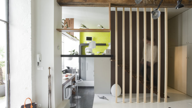 Graphique, l’escalier dessert la chambre Graphique, l’escalier dessert la chambre