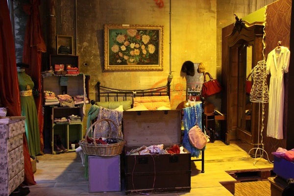 La chambre est réinventée en fonction des arrivages de produits.