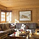 Un des endroits les plus agréables du chalet : des structures en bois ont été installées pour servir de canapés, ébéniste, entreprise Charmeilles agencement. Tissus écossais en flanelle , Pietraneck, Squawalley.