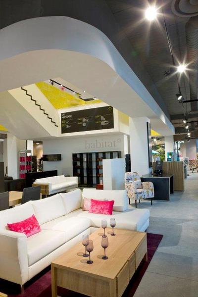 2300 m2 de mobilier accessoirisé