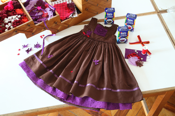 Une fois le linge teint, customisez-le de galons et dentelles.