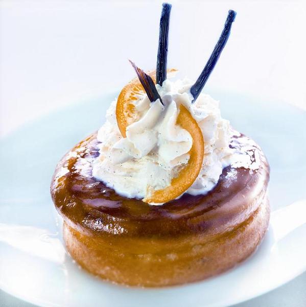 Joli dessert pour deux: le baba au rhum à partager