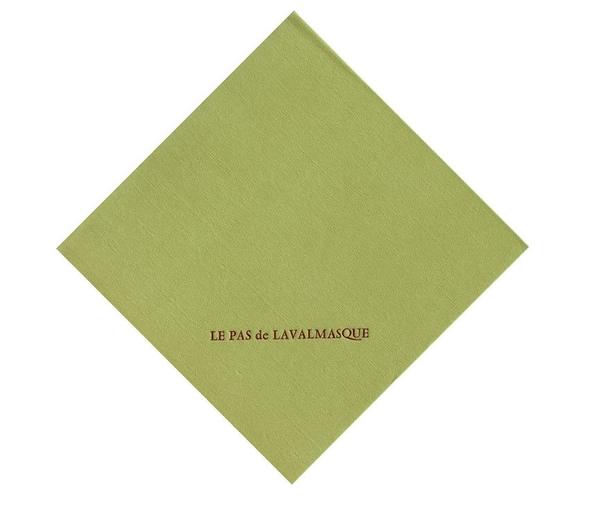 Serviette,  pochette brodée ou plateau... Au Fil des Lettres brode et personnalise de nombreux petits accessoires de décoration