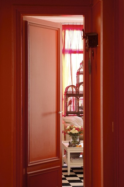 Cage à oiseaux, Maison Fassier, table basse, Mis en Demeure, tapis, Hartley’s.