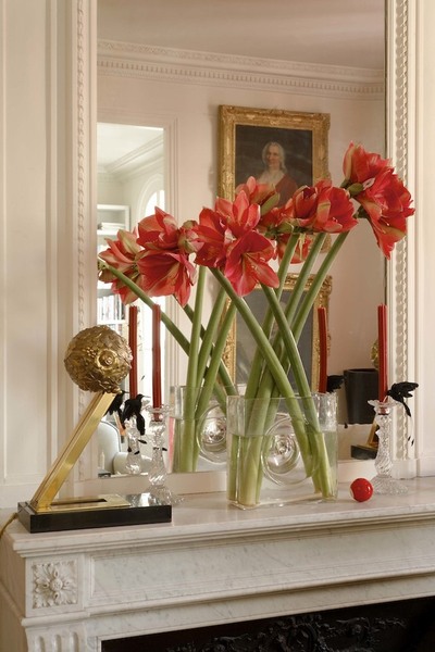 Lampe en bronze à décor de roses stylisées, 1925, Drouot.