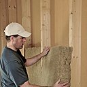 La pose de blocs de chanvre est simple à poser en construction, rénovation, cloison acoustique ou isolation sols.