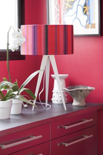 Un abat-jour à rayures qui changera l’atmosphère de votre pièce