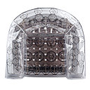 Les sangles en jute et les ressorts biconiques sont exposés fièrement. Accompagnés d’exécutions attentives, ces éléments sont ici source de beauté et de confort.