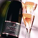 Finesse des bulles et belle robe pour la cuvée rosée