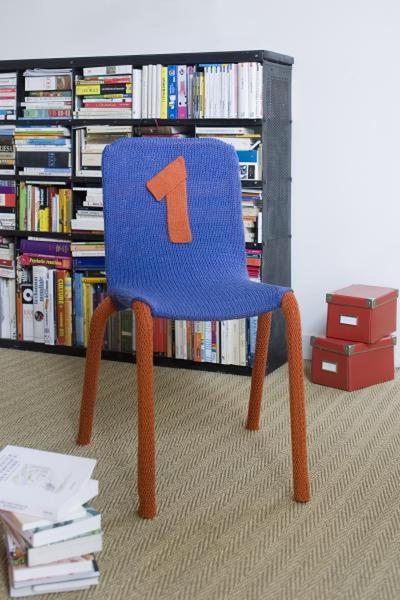 Une chaise parée qui ravira les petits garçons avec son style Formule 1