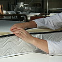 « A la base, nous sommes un fabricant. Dans nos usines, toutes situées en France, nous maîtrisons parfaitement les différents savoir-faire inhérents à notre métier ». Michel Crepin, le Directeur général de l'entreprise explique que la vente en ligne est une occasion de réduire les couts sans négliger la qualité.