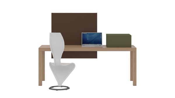 Giulio Cappellini n’hésite pas à mixer les finitions comme le bois combiné avec des surfaces brillantes ou opaques.